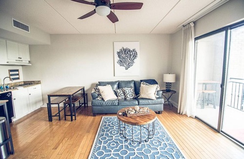 Downtown Wilmington Apartment | Riverfront balcony WSR #10