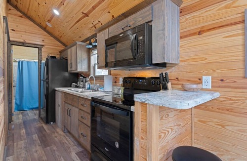 Sylva House | Riverfront Cabin, Fish, Hike & 5 Min to Sylva