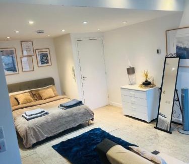 Mill Road Apartment | Riverlight Studio sleep 3