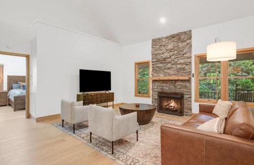 Lynn House | Rivers Edge Casita with River views