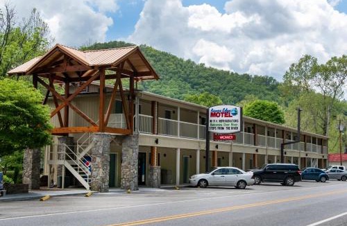 Cherokee Hotel | Rivers Edge Motel