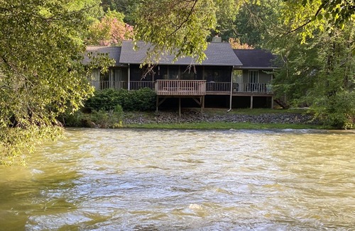 Hayesville Cottage | River’s Edge Retreat: Amazing Views, Screen Porch, Decks, Grill, Fish, One Floor