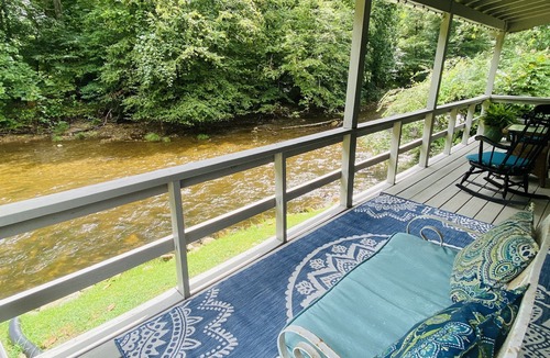 Horse Shoe Cottage | Riverside Cottage on Mills River - Patti's Camp Prattville
