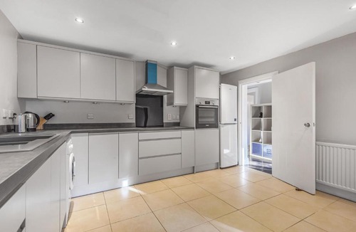 Caversham Apartment | Riverside Mansion Flat