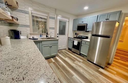 Franklin House | Riverside Relaxer Cottage w/Hot Tub+LRG deck+fireplace, w/Little TN River View