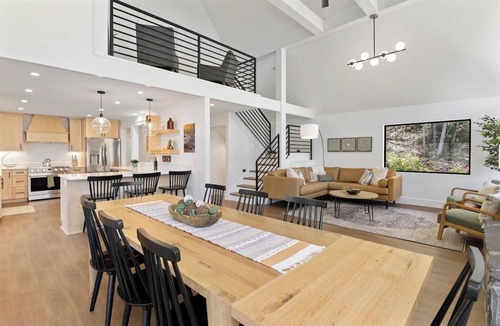 Franklin House | Riverside Retreat - Luxury river house with 7 person hottub