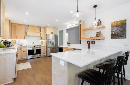 Franklin House | Riverside Retreat - Luxury river house with 7 person hottub