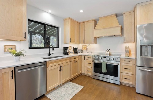 Franklin House | Riverside Retreat - Luxury river house with 7 person hottub