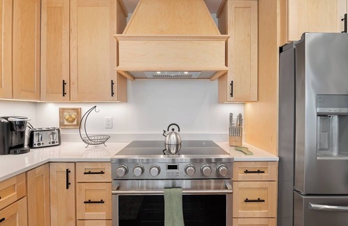 Franklin House | Riverside Retreat - Luxury river house with 7 person hottub