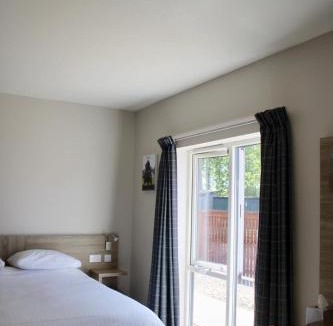 Perth Cabin | Riverstone Lodge Hotel