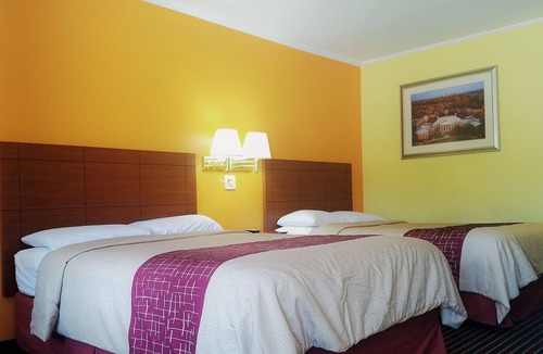 Troy Hotel | Roadway Inn