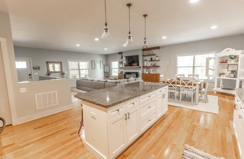 Saluda House | Roamin Falls Mountain Getaway - Hiker's Dream