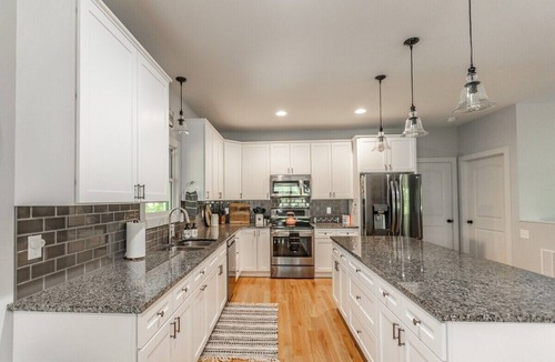 Saluda House | Roamin Falls Mountain Getaway - Hiker's Dream