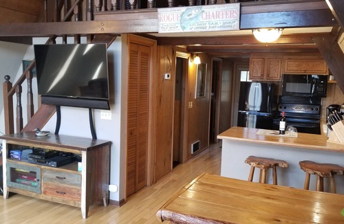 Burnsville Ski Chalet | 🌲Roaring Fork Chalet: MTN View, Hiking, Waterfalls, Trails - Dog Friendly!🐕‍🦺