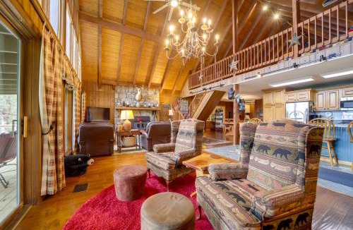 Robbinsville House | Robbinsville Vacation Rental with Covered Balcony