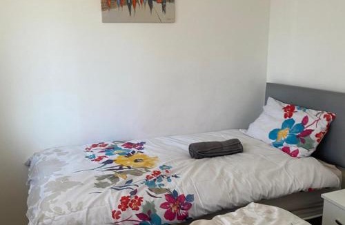 Broadheath House | Robin's Accommodation