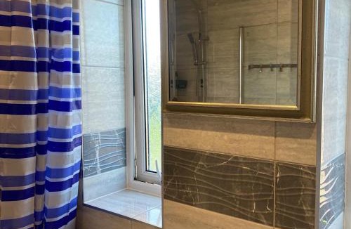 Broadheath House | Robin's Accommodation