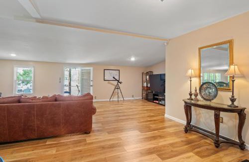 Double Springs House | Rocking W - Screened In Porch And Lakeside Fire Pit!