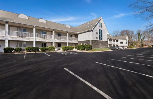 East Forest Hotel | Rodeway Inn Charlotte Independence Blvd
