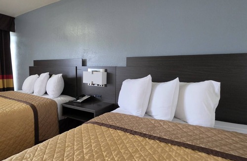 Concord Hotel | Rodeway Inn Concord - Kannapolis