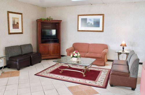 Monroe Hotel | Rodeway Inn