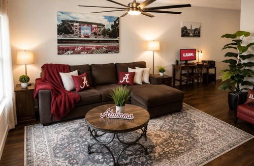 Tuscaloosa House | Roll tide dreams for 6