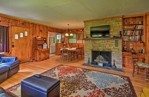 Highlands Hills Cabin | 'Rolling Acres' Highlands Cabin w/ Fire Pit!