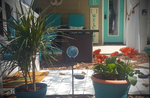 Emerald Isle House | Romantic Celebrations Meet the Beach! [Suite Retreat]