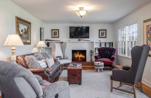 Hendersonville Cottage | Romantic Country Cottage With Modern Ammenities