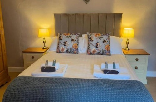 Hallington Bed & Breakfast | Romantic Double Room in a Historic Country Inn with Garden Views