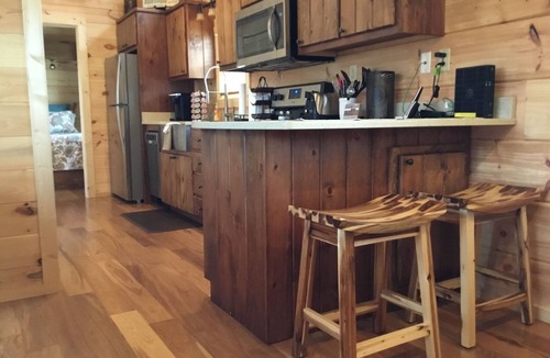 Rutherfordton Cabin | Romantic Getaway! 15 min to Lake Lure/Chimney Rock/45 Min Blue Ridge Parkway