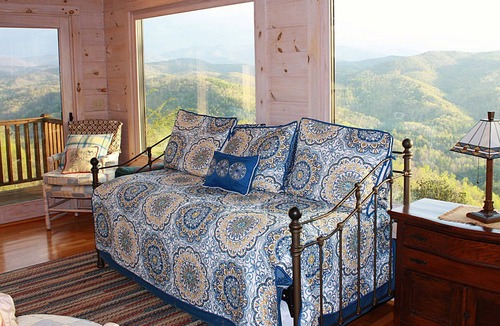 Ferguson Cabin | Romantic Log Cabin,180* Views,WiFi,HotTub