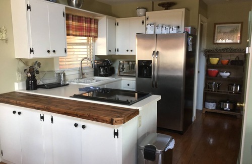 Franklin Cabin | Romantic Mountain Top Cabin with Hot Tub, Wrap Around Porches, and Amazing Views