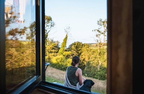 Llangollen Cabin | Romantic Off-Grid Woodland Hideaway with Stunning Valley Views