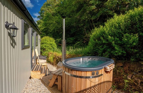 Haltwhistle Cabin | Romantic Shepherd's Hut with Wood-Fired Hot Tub