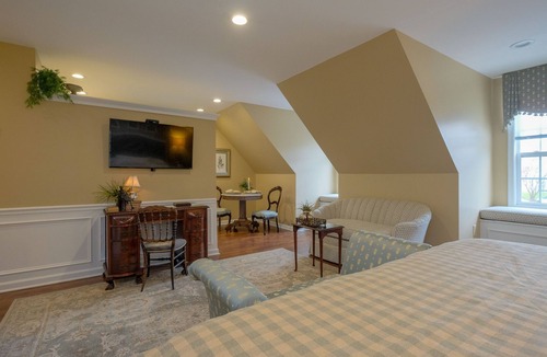 Edenton House | Romantic Waterfront Carriage House in Heart of Edenton's Historic District