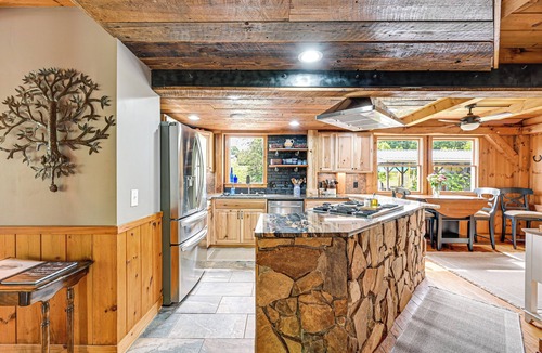 Ronda House | Ronda Home w/Hot Tub + Fire Pit, Near Wineries!