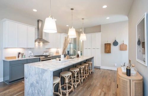 Hadley - Washington House | Rooftop City Views, Garage, Near Broadway