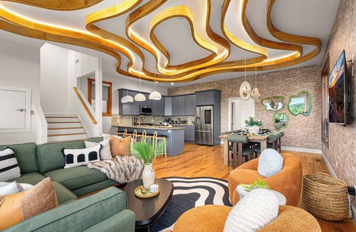 Asheville House | 🌄 Rooftop hot tub + panoramic views 🧖 Sauna, cold plunge, steam shower, gym 🎮 Pool table, arcade, 100” TV + grill deck
