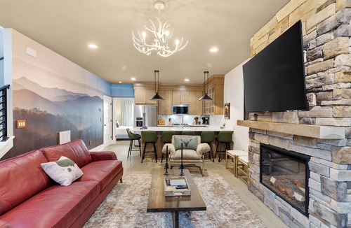 Katie Hill Neighborhood House | Rooftop Lounge + Hot Tub + Karaoke + Firepit | Katie Hill Collection