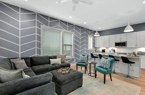 Talbot's Corner House | Rooftop Skyline View | Karaoke Stage | 4 Bedroom |