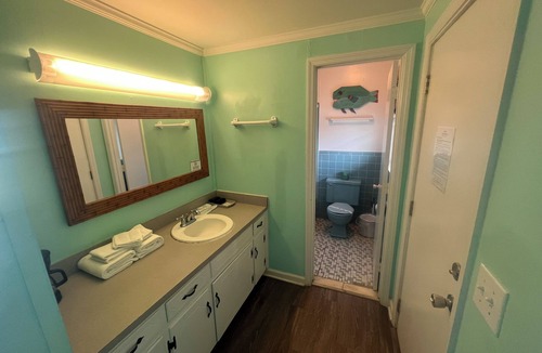 Topsail Beach Hotel | Room #212 Mini Efficiency King Bed Pets Yes