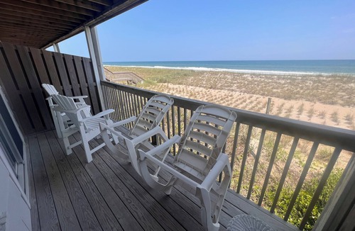 Topsail Beach Hotel | Room #212 Mini Efficiency King Bed Pets Yes