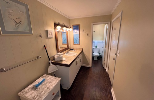 Topsail Beach Hotel | Room #302 Efficiency King w/Kitchen Dog Y