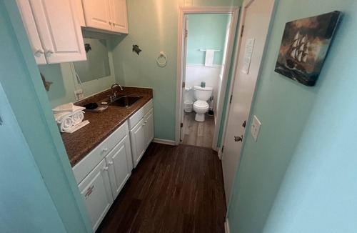 Topsail Beach Hotel | Room #304 Mini Efficiency 2 Double Beds Pets Yes