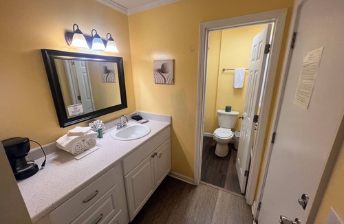 Topsail Beach Hotel | Room#308 Standard 2 Double Beds Pets Yes