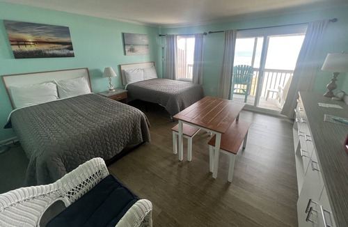 Topsail Beach Hotel | Room#309 Standard 2 Queen Beds Pets Yes