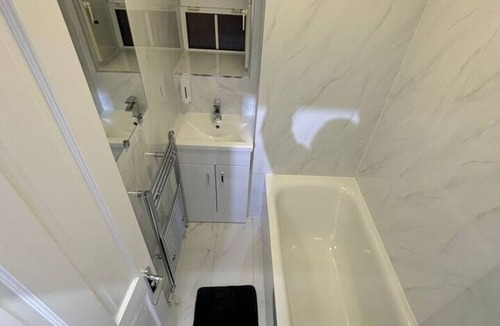 Waterloo Apartment | Room 5 minute Walk to Waterloo
