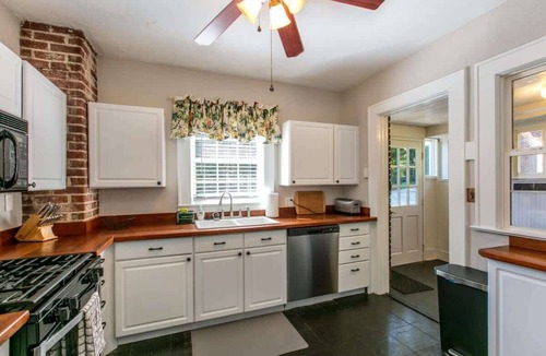 Druid Hills House | Roomy 5BR Bungalow w/Backyard | Close to Downtown