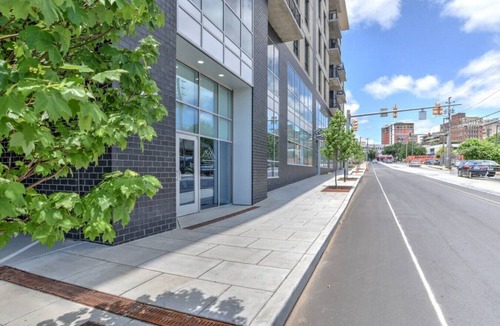 Downtown Asheville Condo | Roomy and Accessible Downtown Balcony Condo
